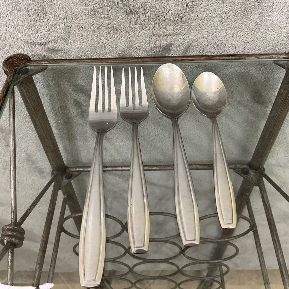 Oneida Satin Shasta ?  Set of 2 Forks 2 spoons  USA Made 4 pcs flat wear.